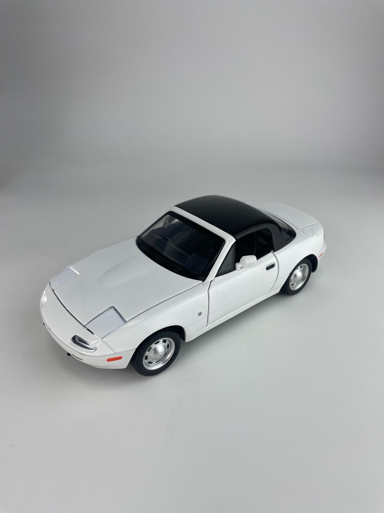 Металлическая модель Mazda Mx-5 (белый) 2