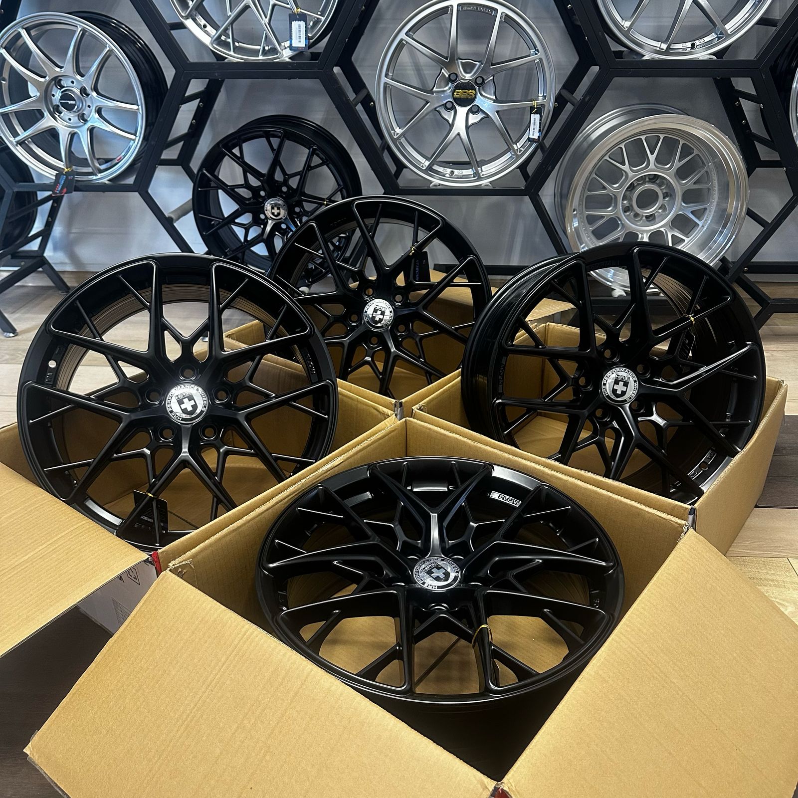Комплект дисков HRE FF10 R18 8J ET38 5x108 (черный мат)