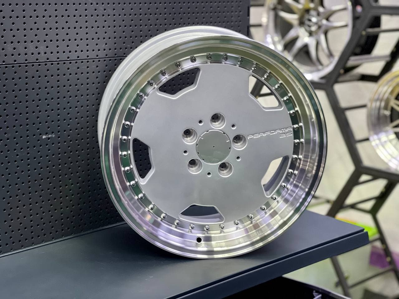 Комплект дисков PERFORMA 25 R18 9j ET30 5x112