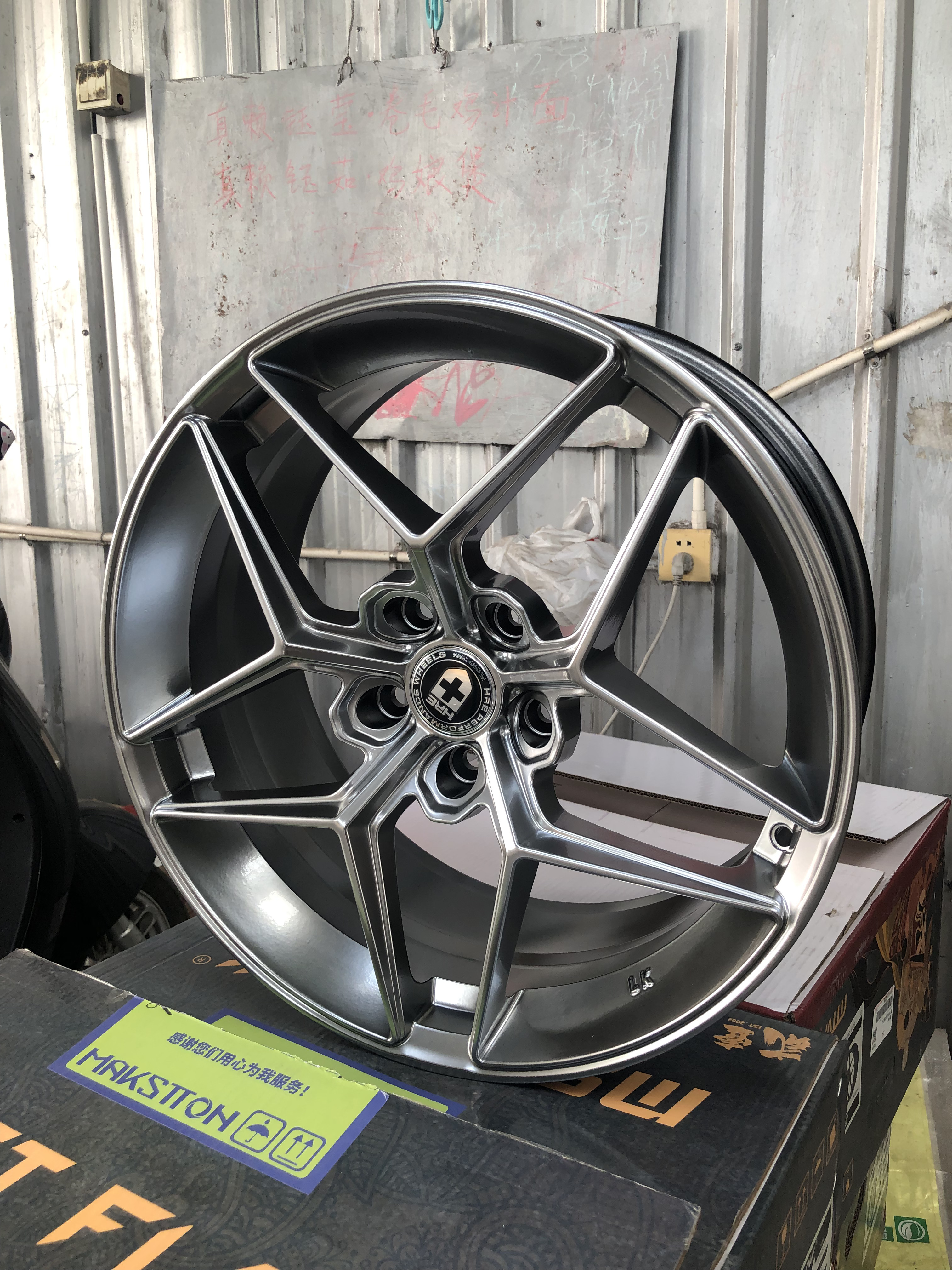 Комплект дисков HRE FF11 R18 8J ET35 5x114.3