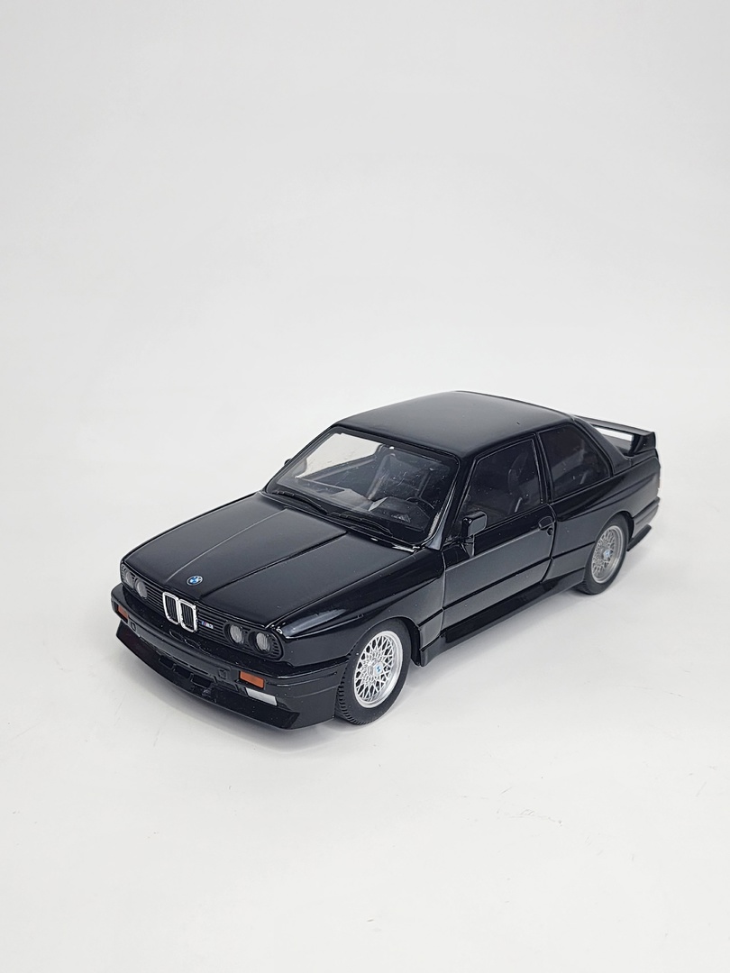 Металлическая модель BMW E30