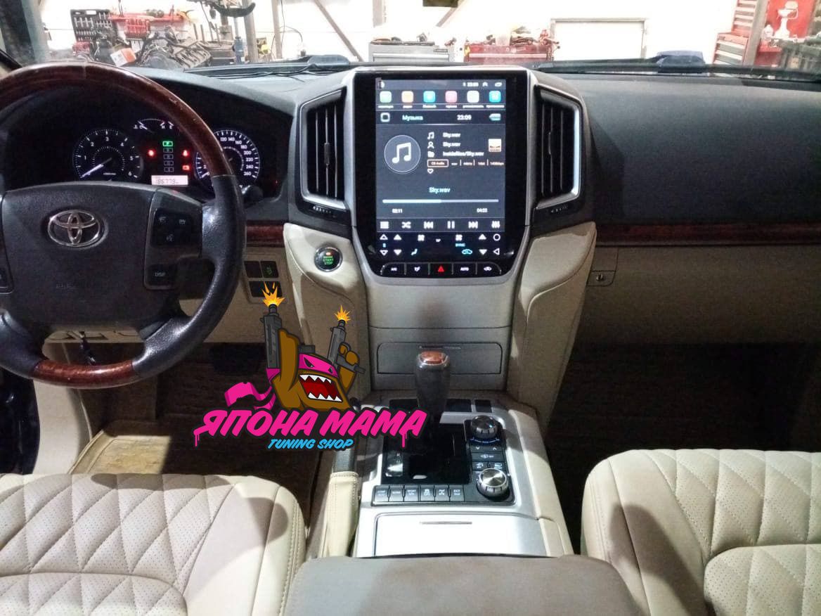 Рестайлинг салона Toyota Land Cruiser 200 светлый
