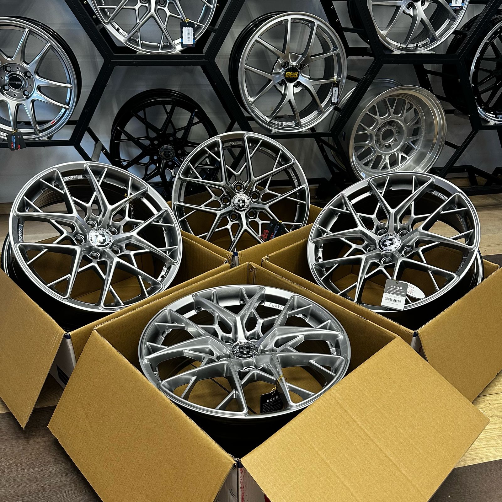 Комплект дисков HRE FF10 R18 8J ET38 5x114.3 ( Hyper black) 1