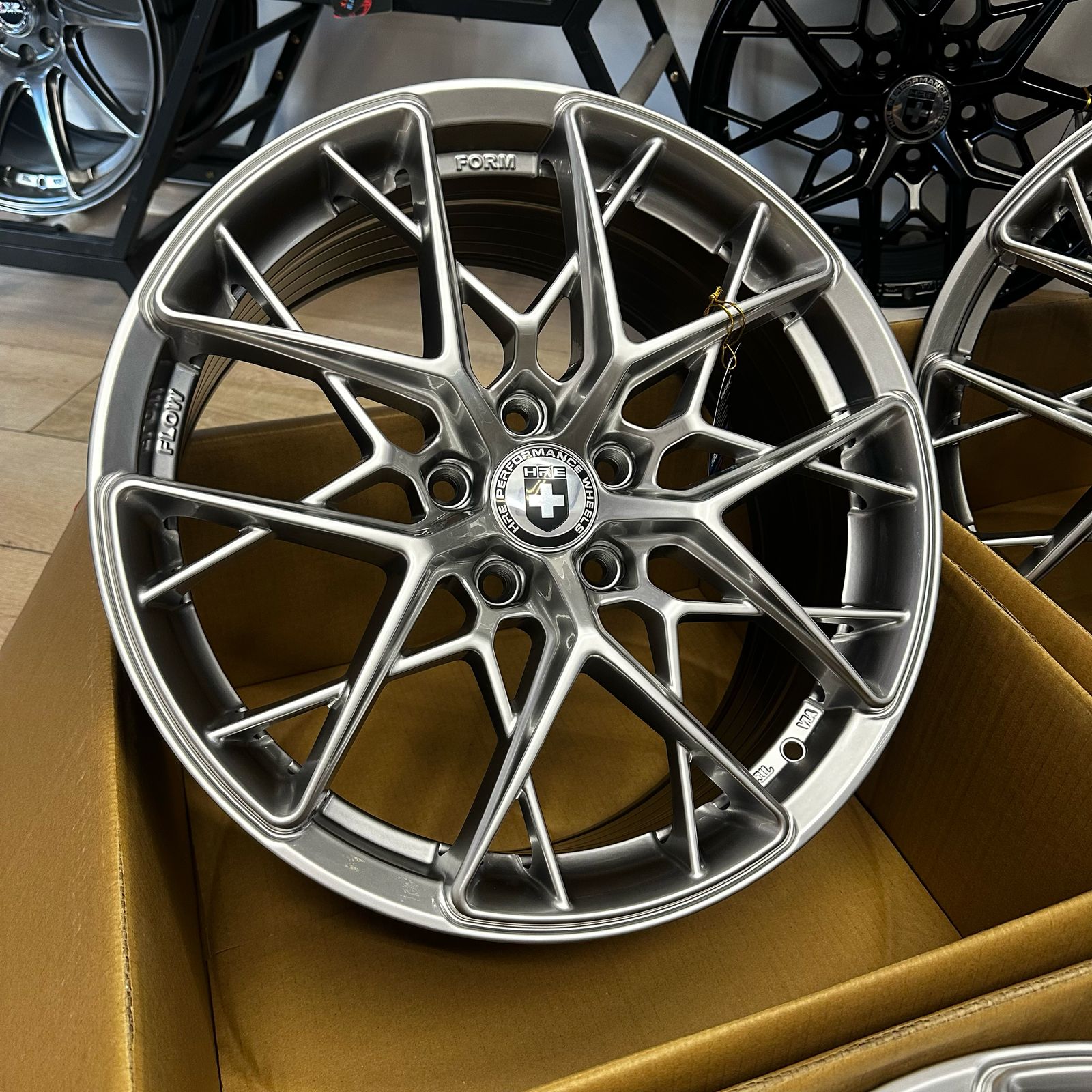 Комплект дисков HRE FF10 R18 8J ET38 5x114.3 ( Hyper black) 4