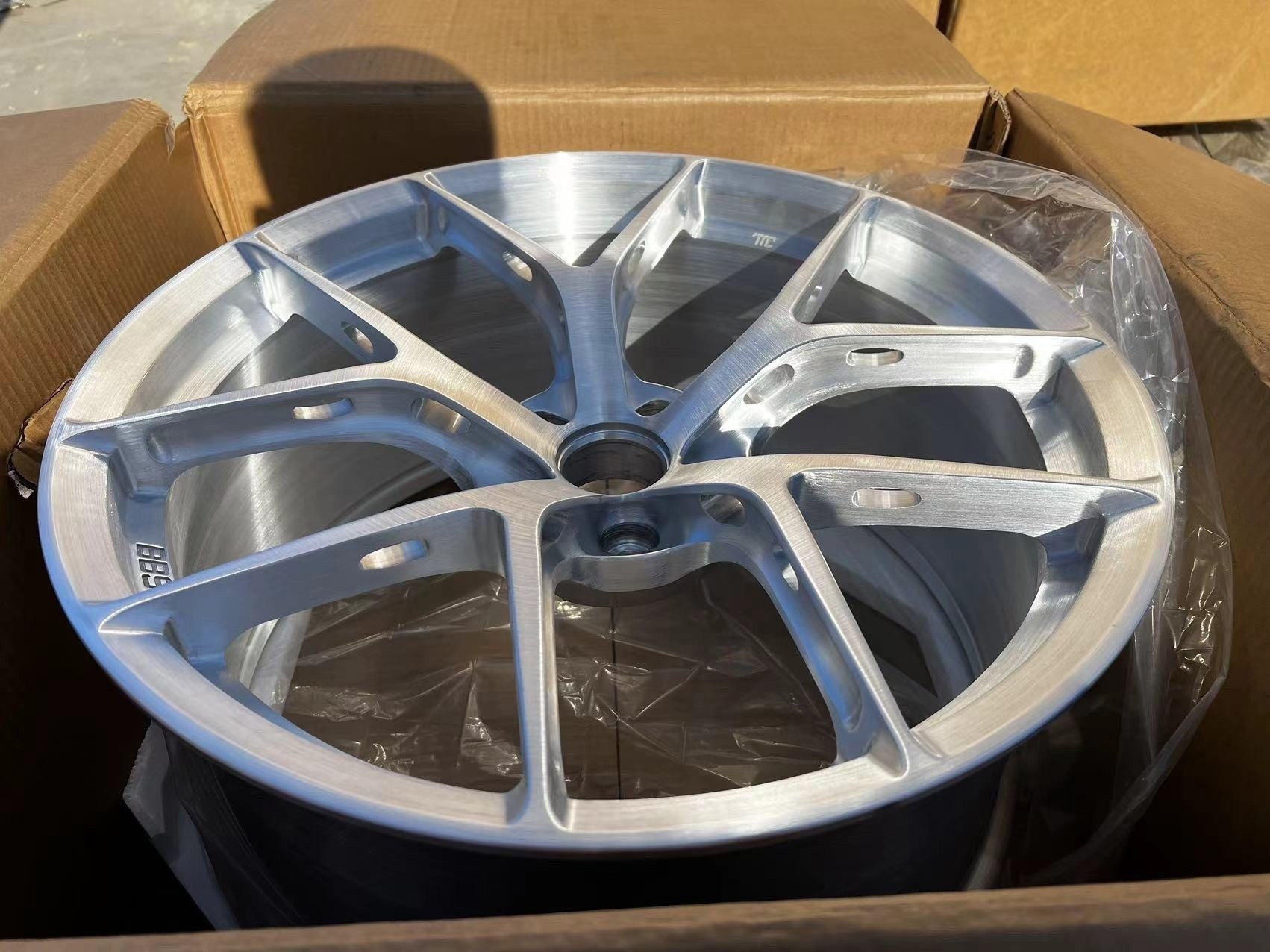 Комплект разношироких кованых дисков BBS FI-R R20 9J ET32, 10J ET34, ЦО 72.6, 5x120 (Brushed Silver)