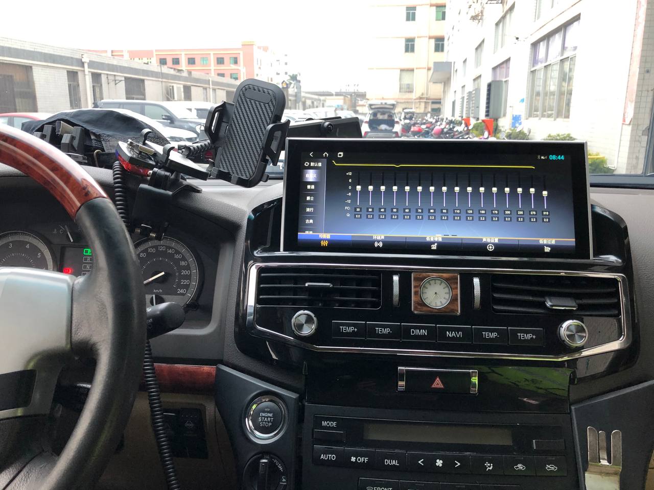 Магнитола Lexus LX для Toyota Land Cruiser 200 (2008-2015) 1