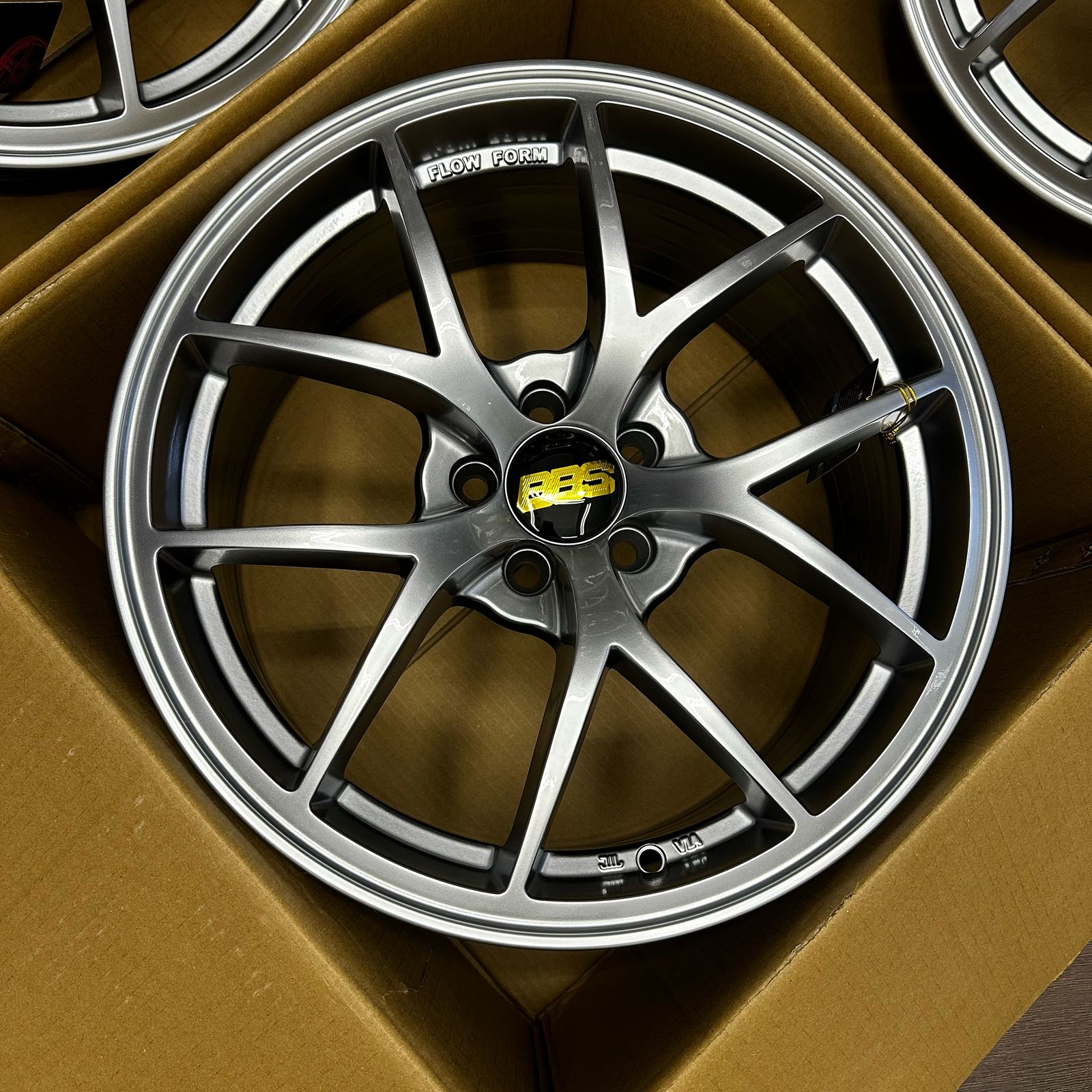 Комплект дисков BBS FI-R R18 8j ET35 5x108 (hyper black) 5