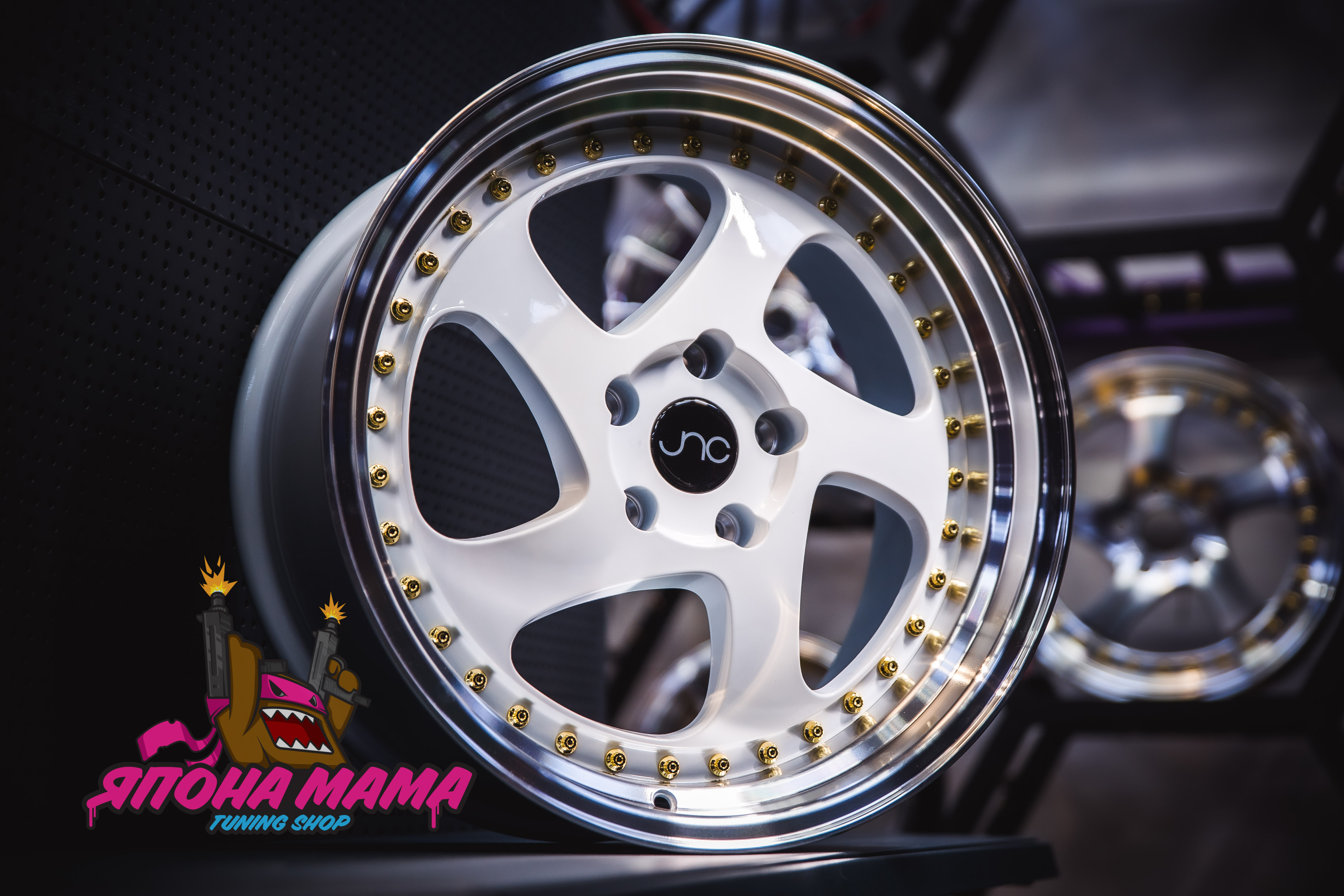 Комплект редких оригинальных дисков JNC R18 8.5j ET35 5x114.3 с полкой (белые)