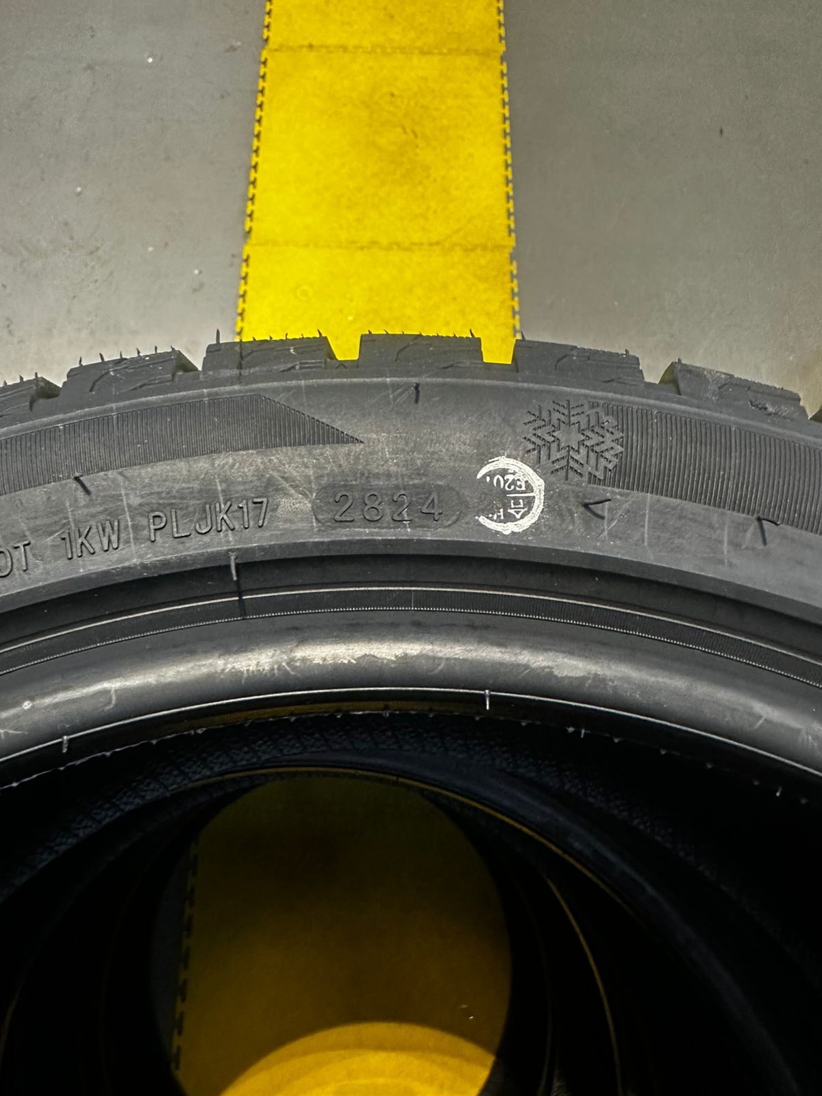 Шины YATONE WINTER PRO 225/45 R17 94H 3