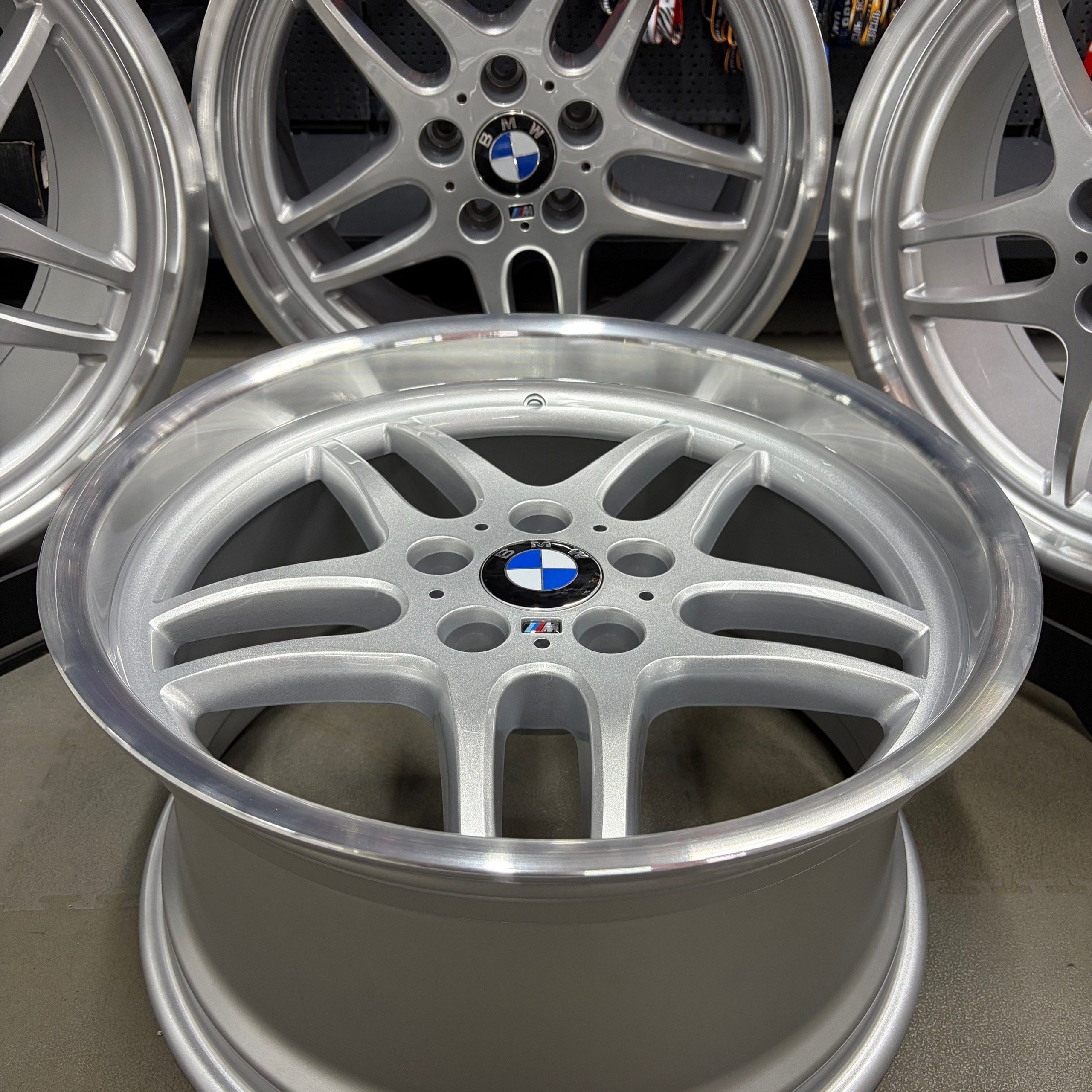 Комплект разношироких дисков 37 style R18 5x120 8J ET13, 9.5J ET20 2