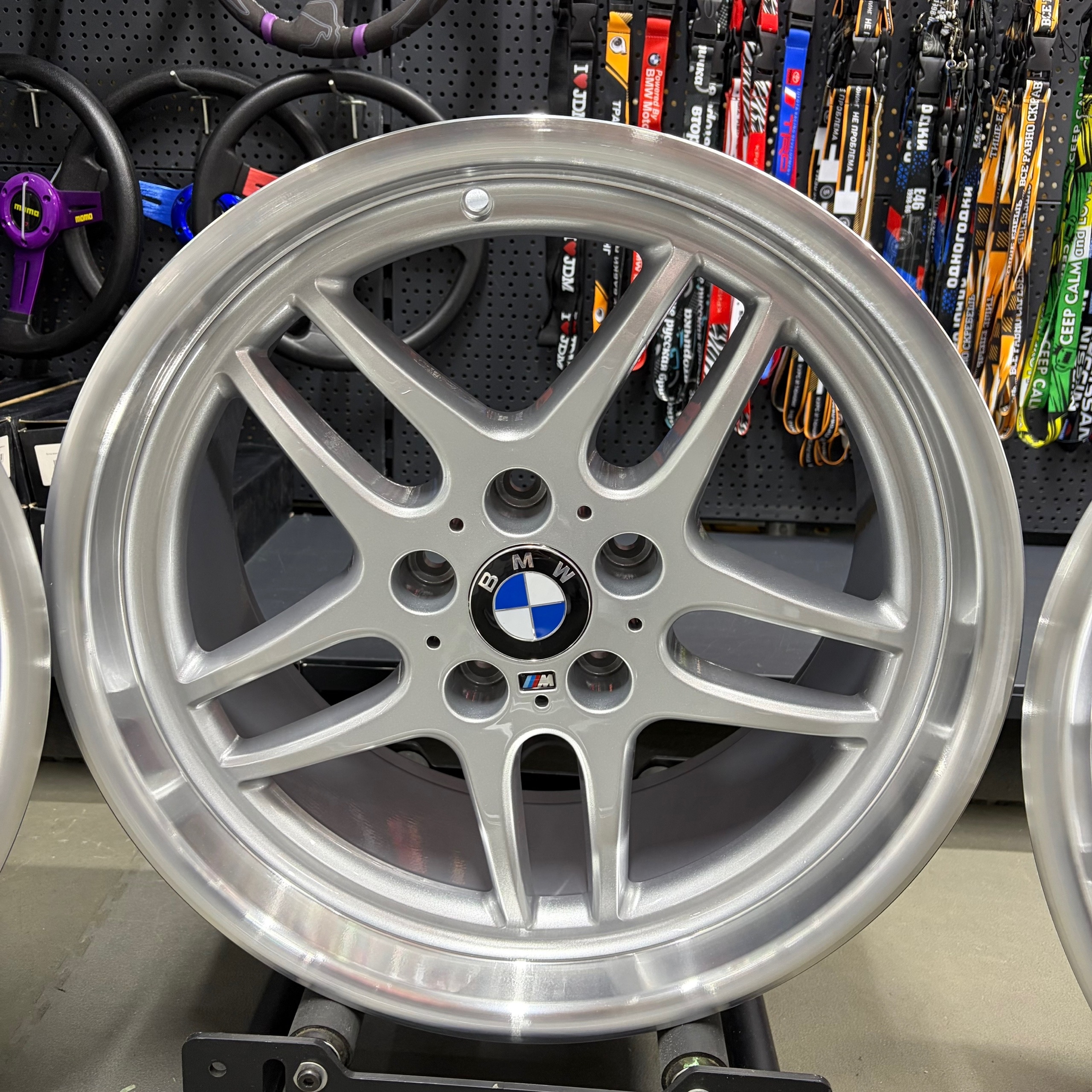 Комплект разношироких дисков 37 style R18 5x120 8J ET13, 9.5J ET20 3
