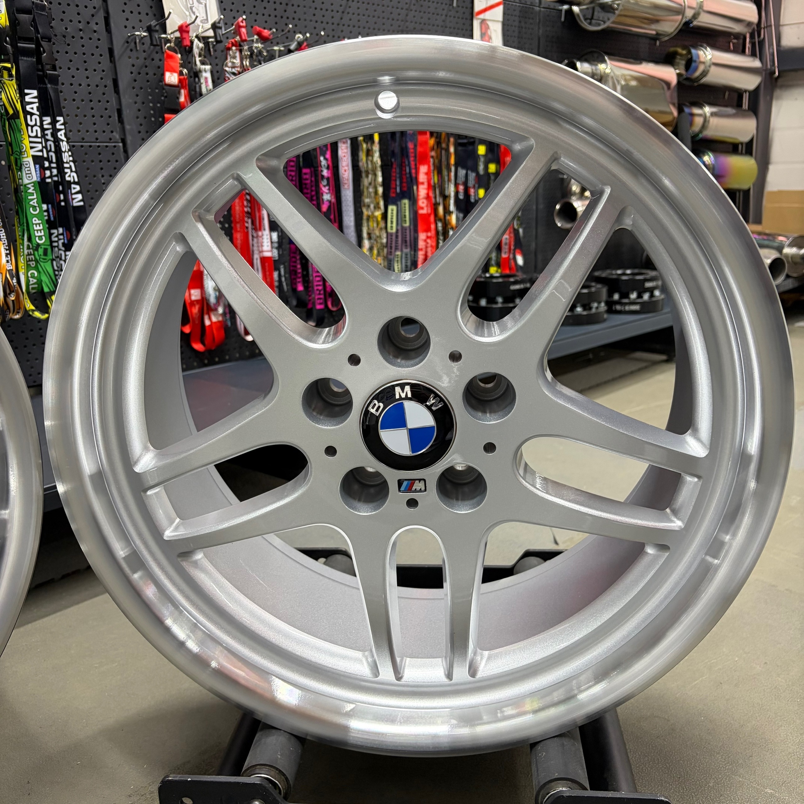 Комплект разношироких дисков 37 style R18 5x120 8J ET13, 9.5J ET20 4