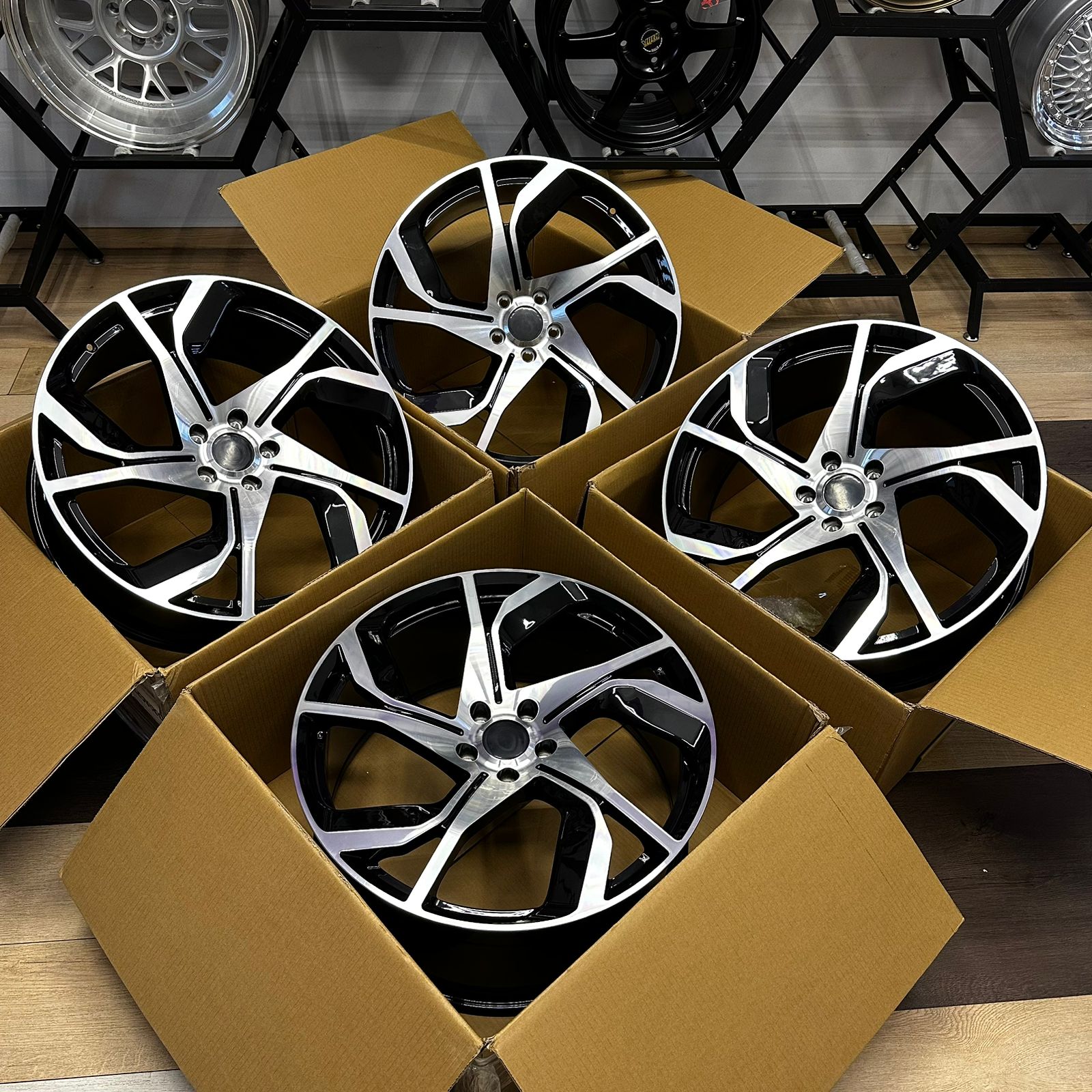 Комплект кованых дисков CMST CS815 10J ET35 5x120 R22 DIA 62.5 (black + polished spokes) alloy6061 1