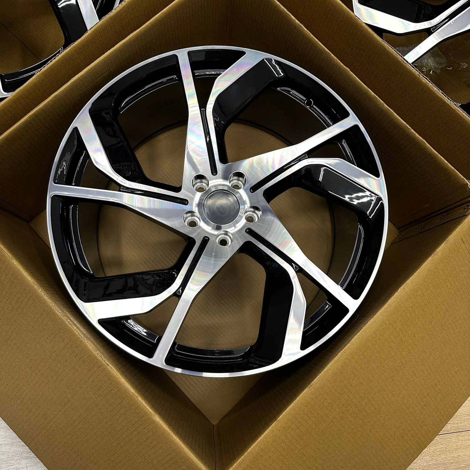 Комплект кованых дисков CMST CS815 10J ET35 5x120 R22 DIA 62.5 (black + polished spokes) alloy6061 3