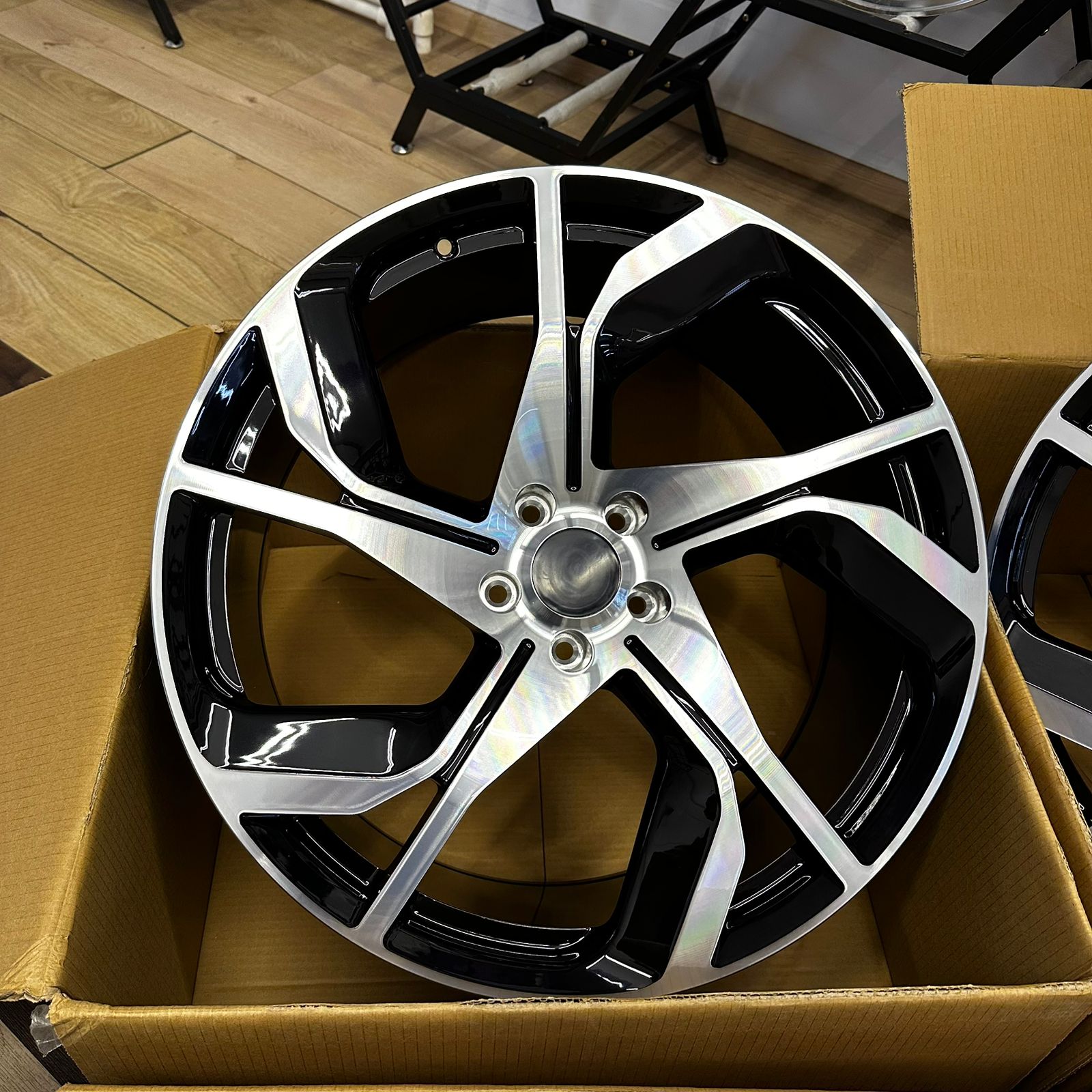 Комплект кованых дисков CMST CS815 10J ET35 5x120 R22 DIA 62.5 (black + polished spokes) alloy6061 4