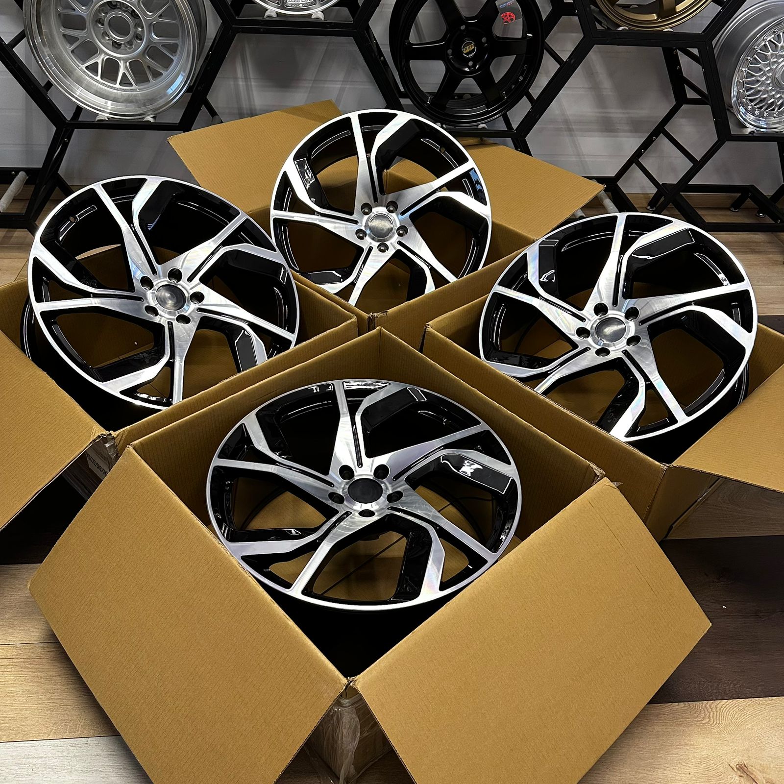 Комплект кованых дисков CMST CS815 10J ET35 5x120 R22 DIA 62.5 (black + polished spokes) alloy6061 5