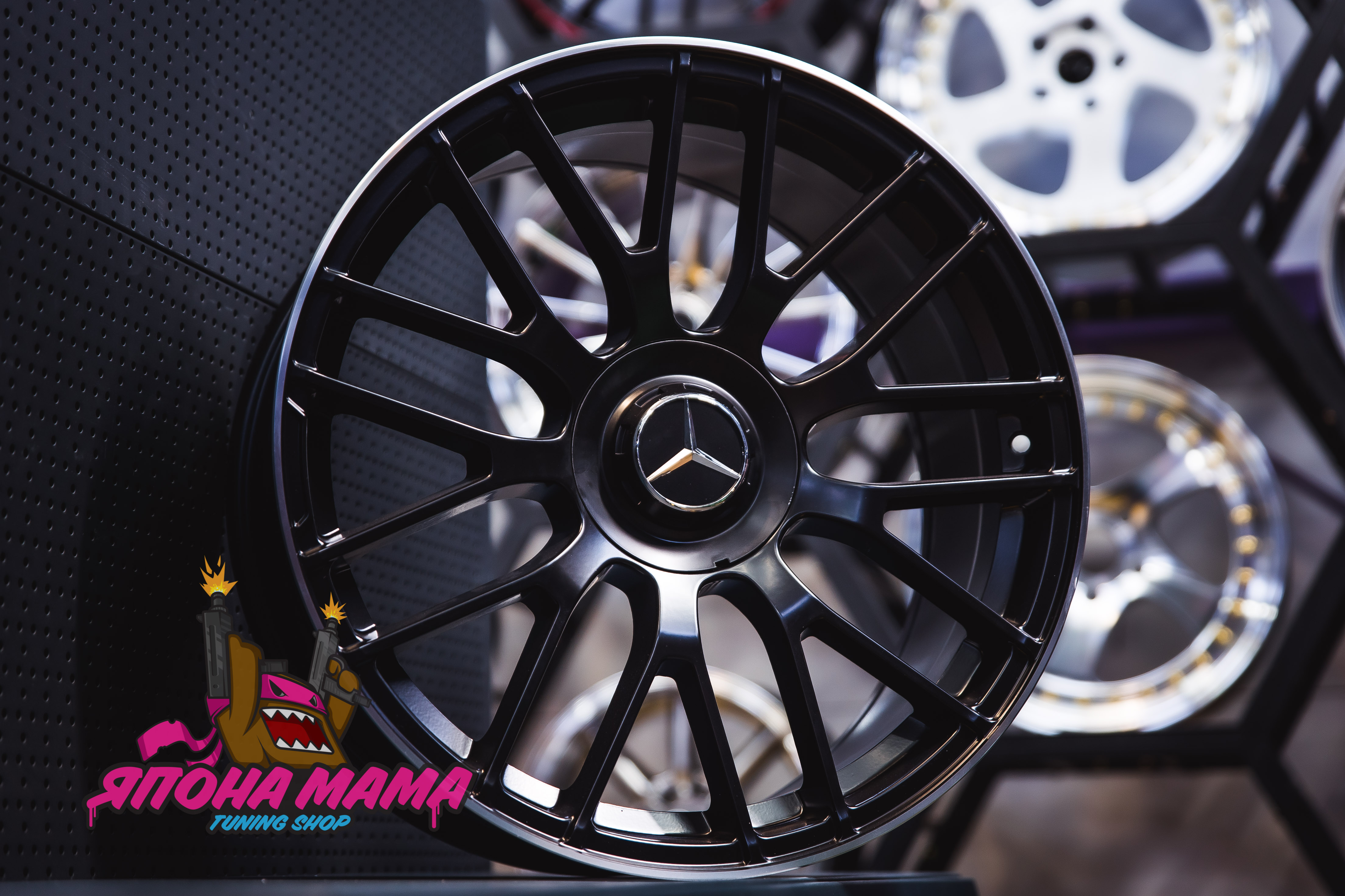 Комплект дисков AMG R17 8j ET35 5x112 (черные)