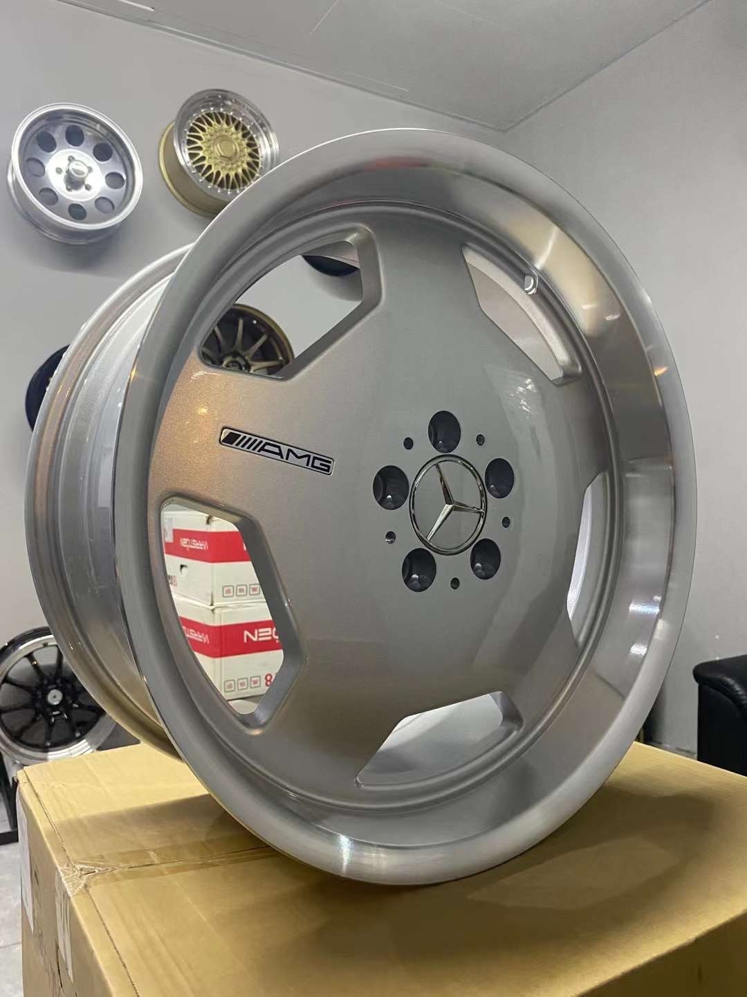 Комплект разношироких дисков AMG Monoblock R18 8J ET35, 9J ET35 5x112
