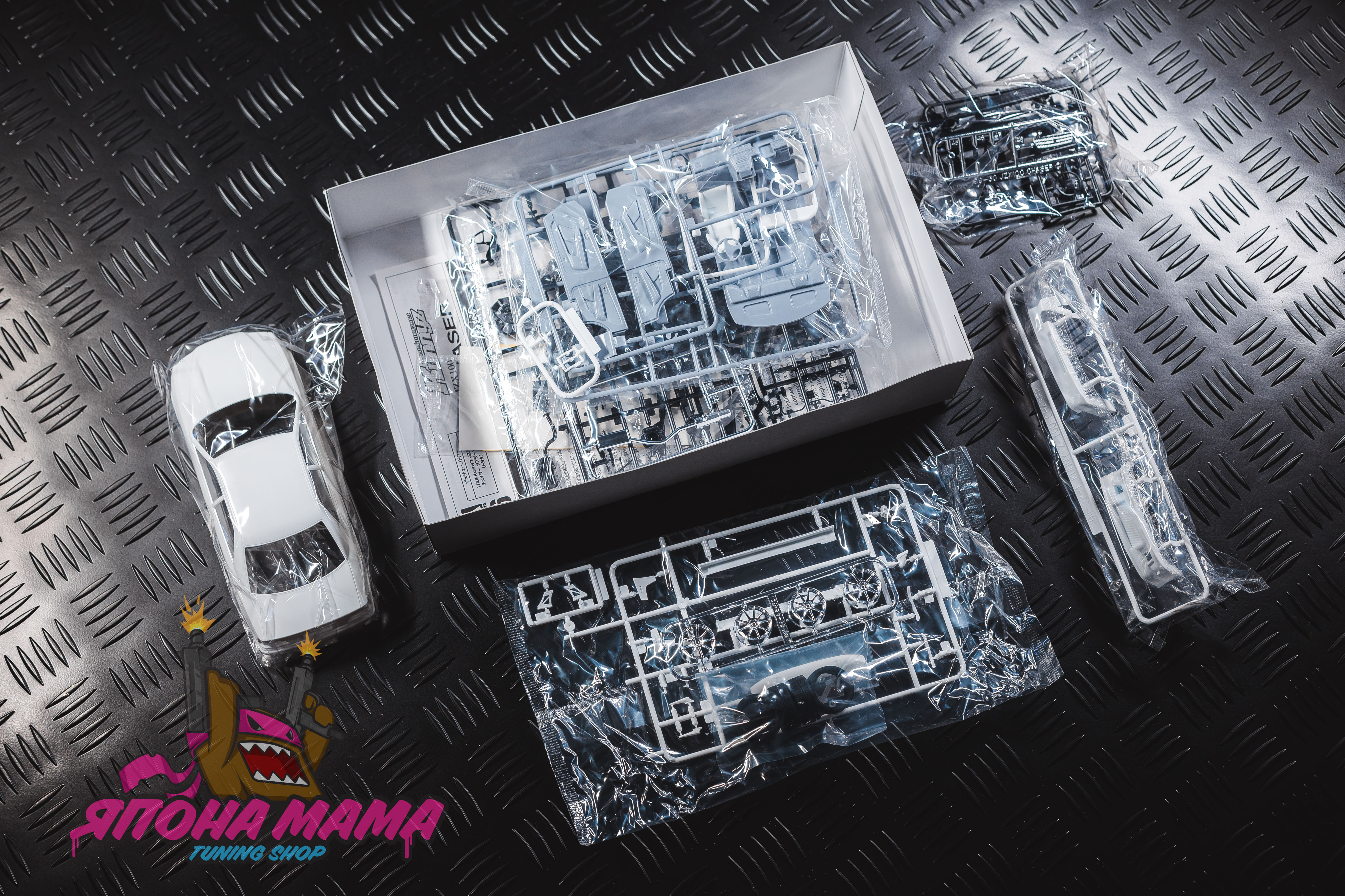 Сборная модель TOYOTA CHASER JZX100 TOURERV В ОБВЕСЕ KUNNY`Z 2