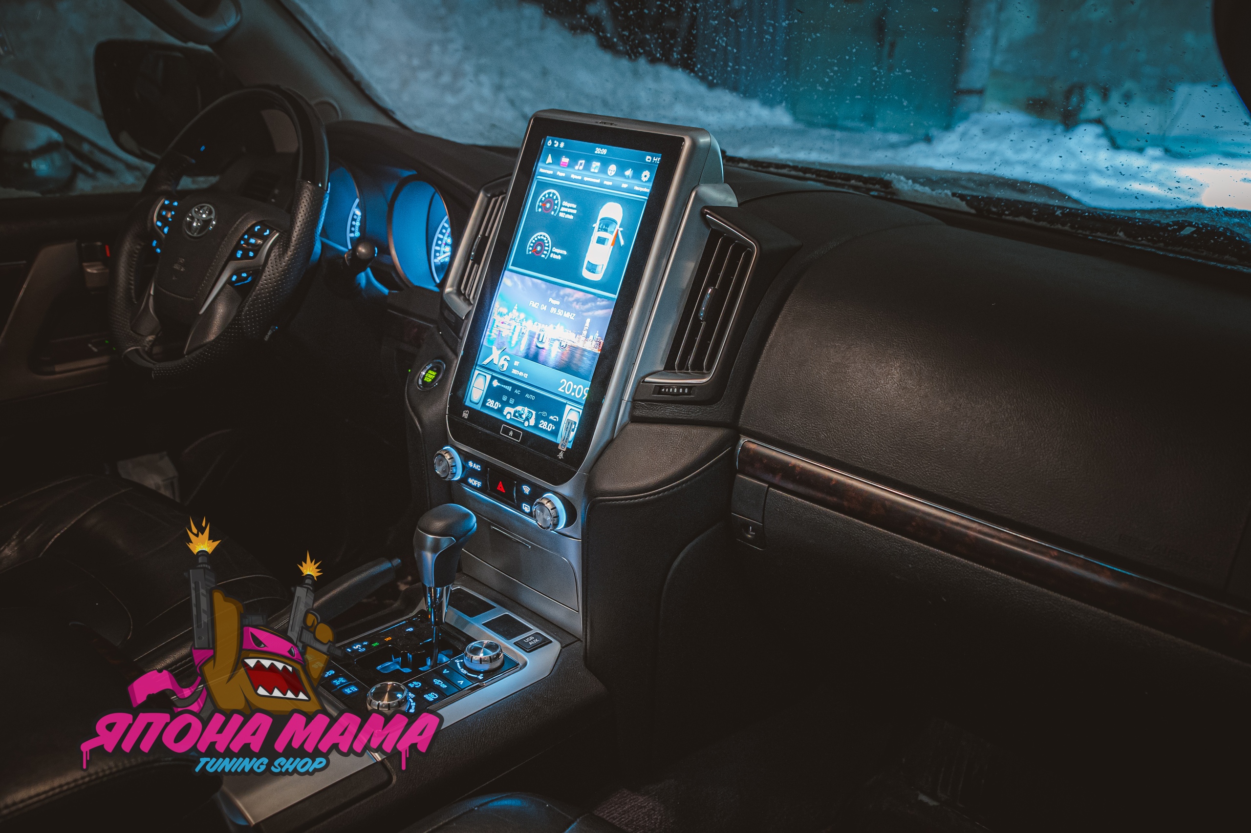 Рестайлинг салона Toyota Land Cruiser 200 черный 1
