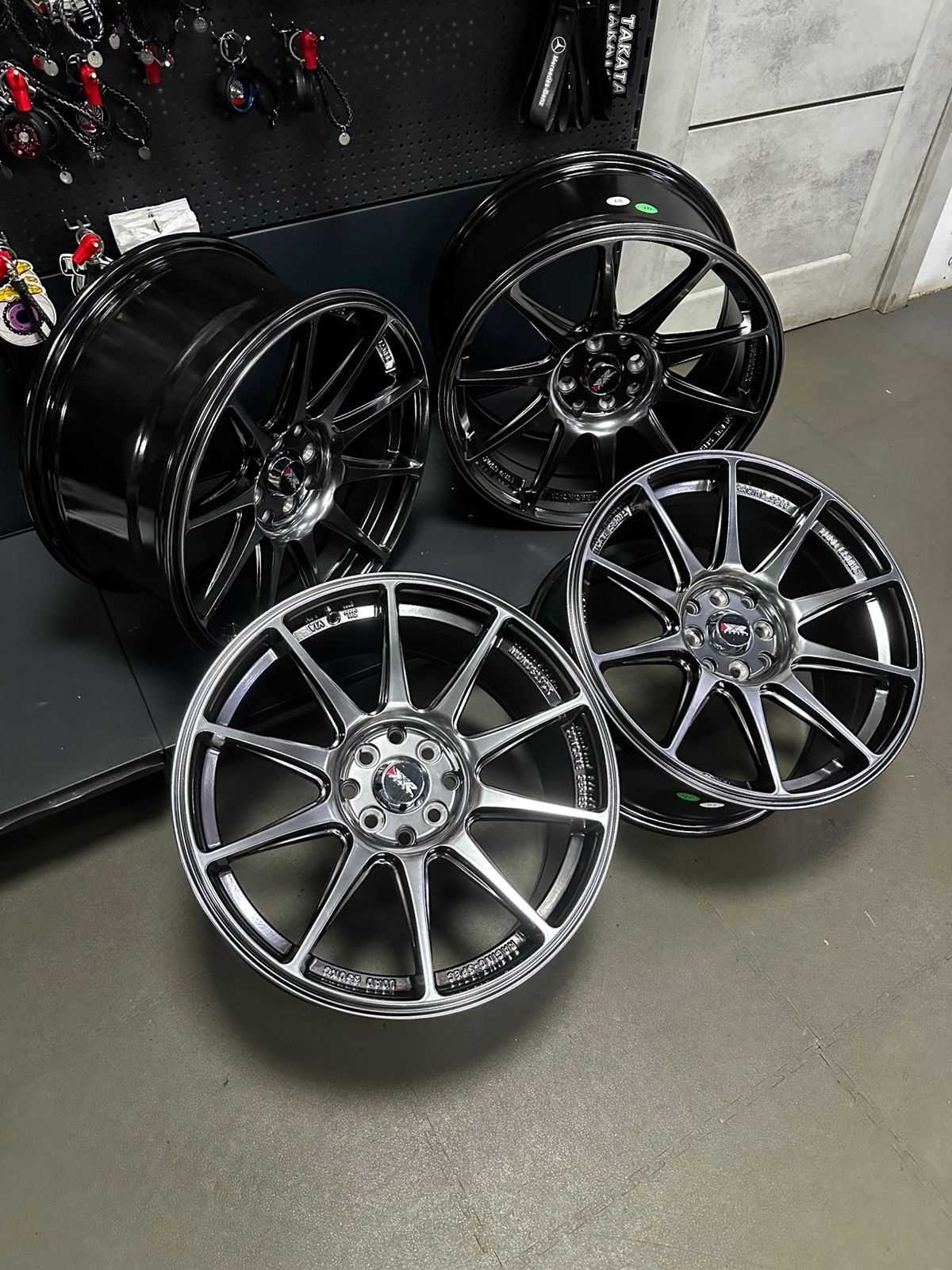 Комплект дисков XXR 527 R17 8j ET35 4x100 / 114.3 (hyper black) 2