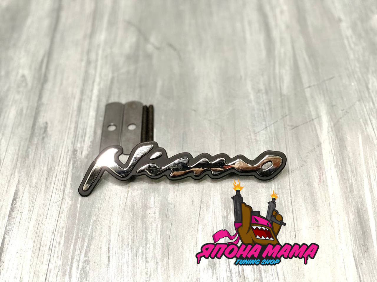 Шильдик решетки радиатора Nismo