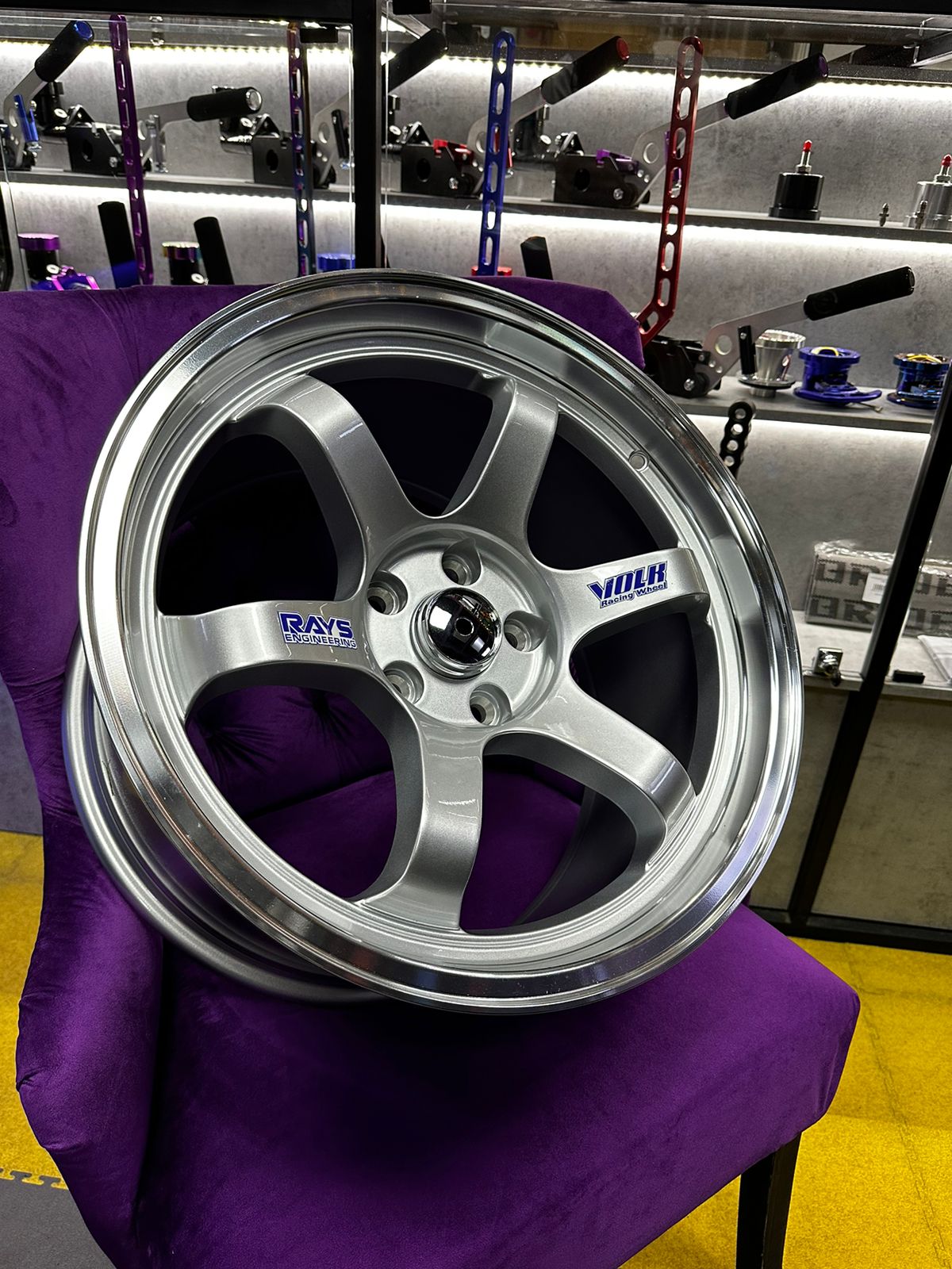Комплект разношироких дисков Volk Racing TE37 R18 9j / 10j ET 30/30 5x114.3 73.1 (серые) 2