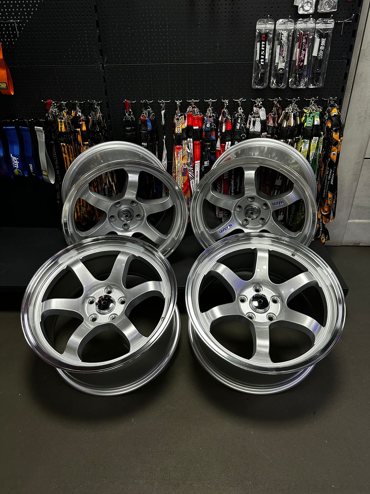 Комплект разношироких дисков Volk Racing TE37 R18 9j / 10j ET 30/30 5x114.3 73.1 (серые) 3