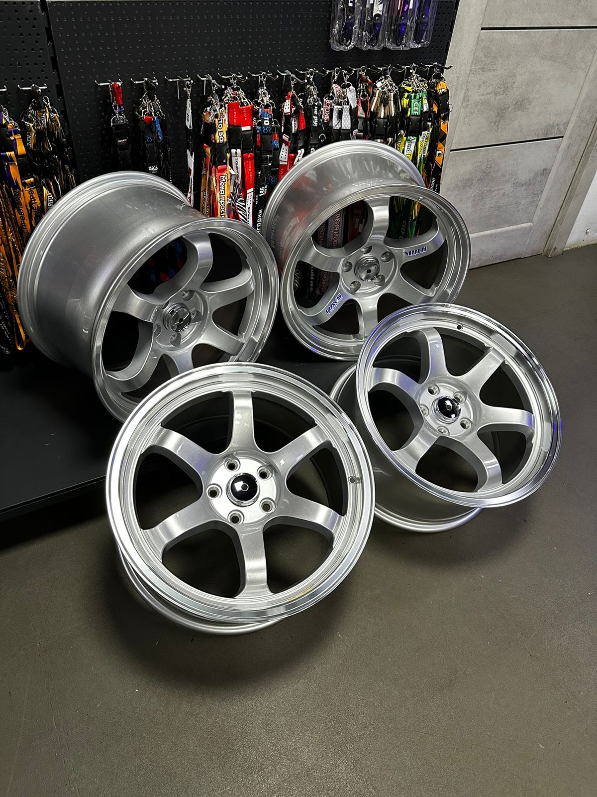 Комплект разношироких дисков Volk Racing TE37 R18 9j / 10j ET 30/30 5x114.3 73.1 (серые) 4