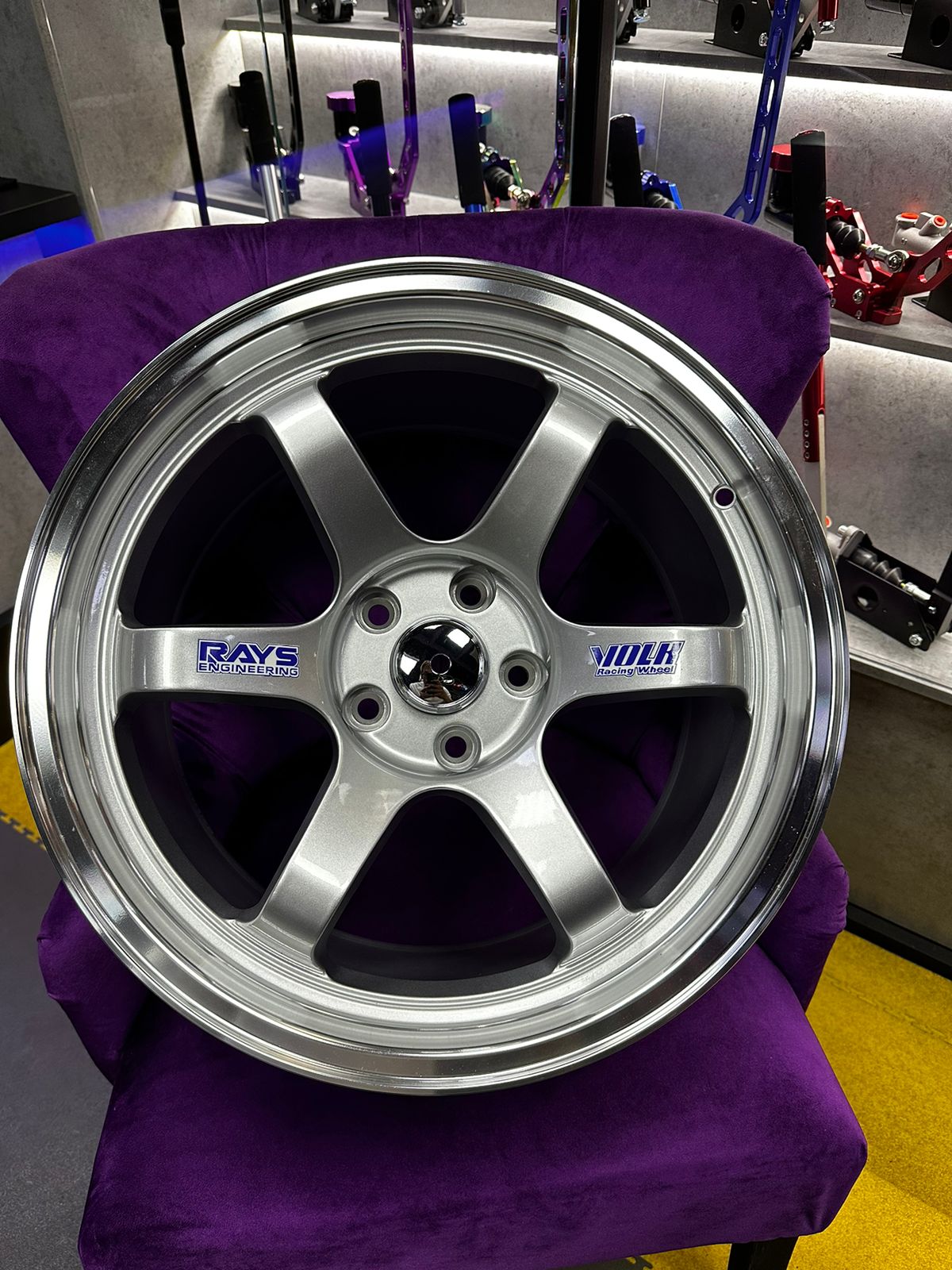 Комплект разношироких дисков Volk Racing TE37 R18 9j / 10j ET 30/30 5x114.3 73.1 (серые) 5