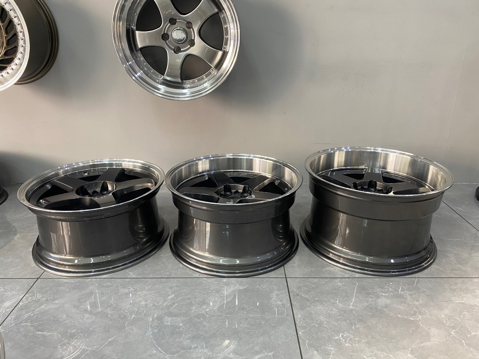 Комплект разношироких дисков Nismo LM R18 9.5J ET12/ 10.5J ET15 5x114.3