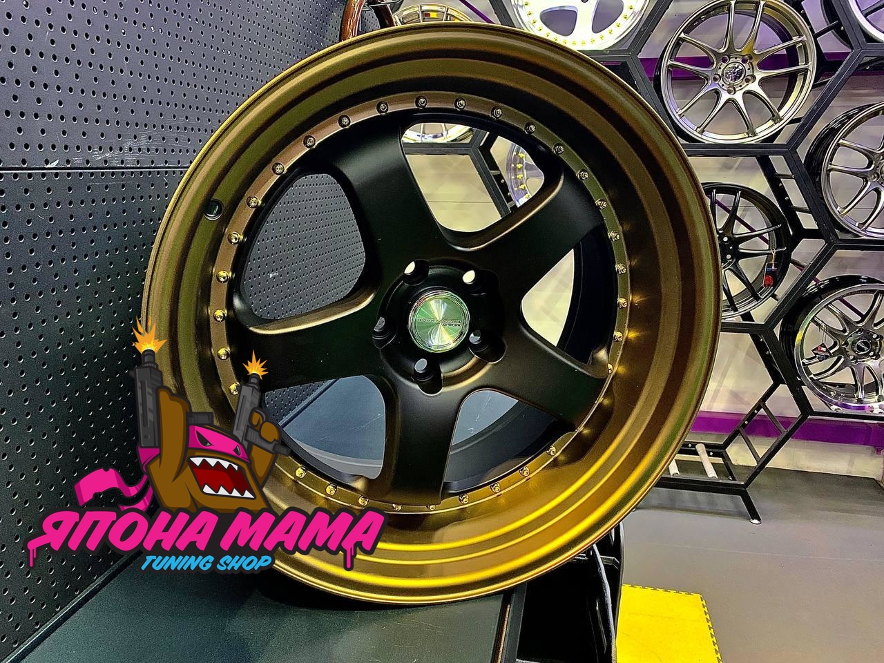 Комплект дисков WORK Meister S1 R18 10.5j ET22 5x114.3 (черные с бронзовой полкой)