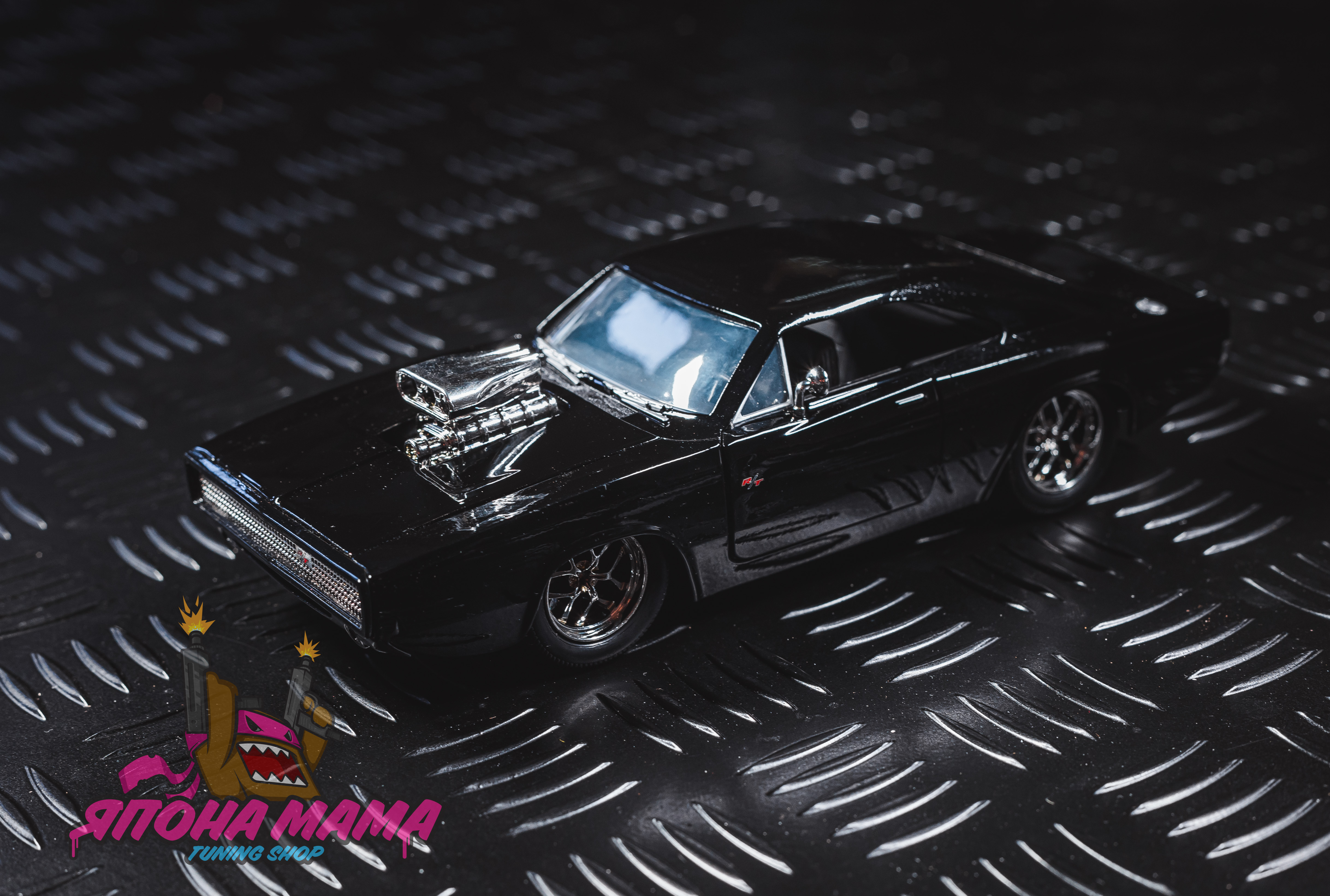 Металлическая модель Fast & Furious Dom's Dodge charger R/T