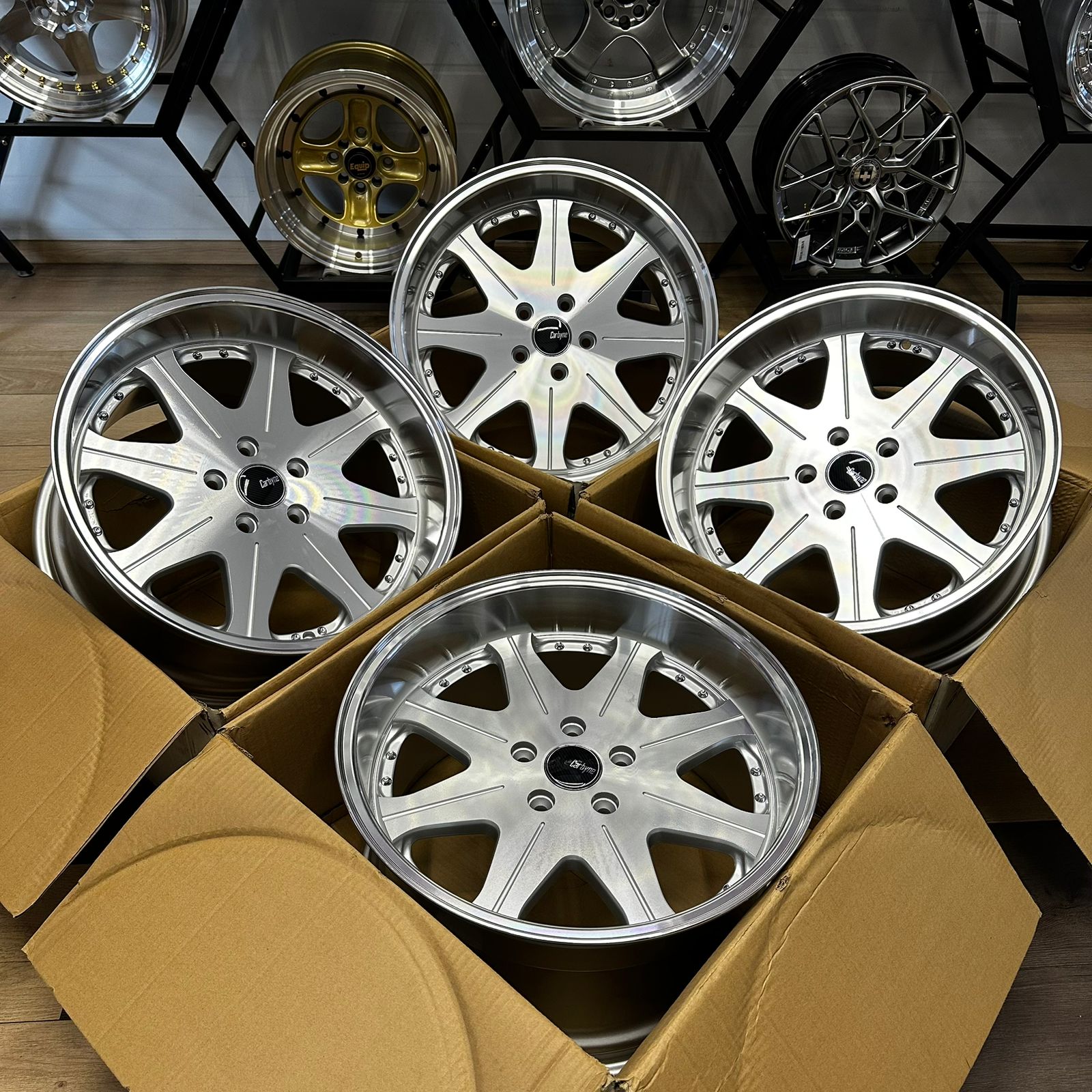 Комплект редких дисков Leon Hardiritt Waffe R18 9.5j ET30 5x114.3 с полкой 1