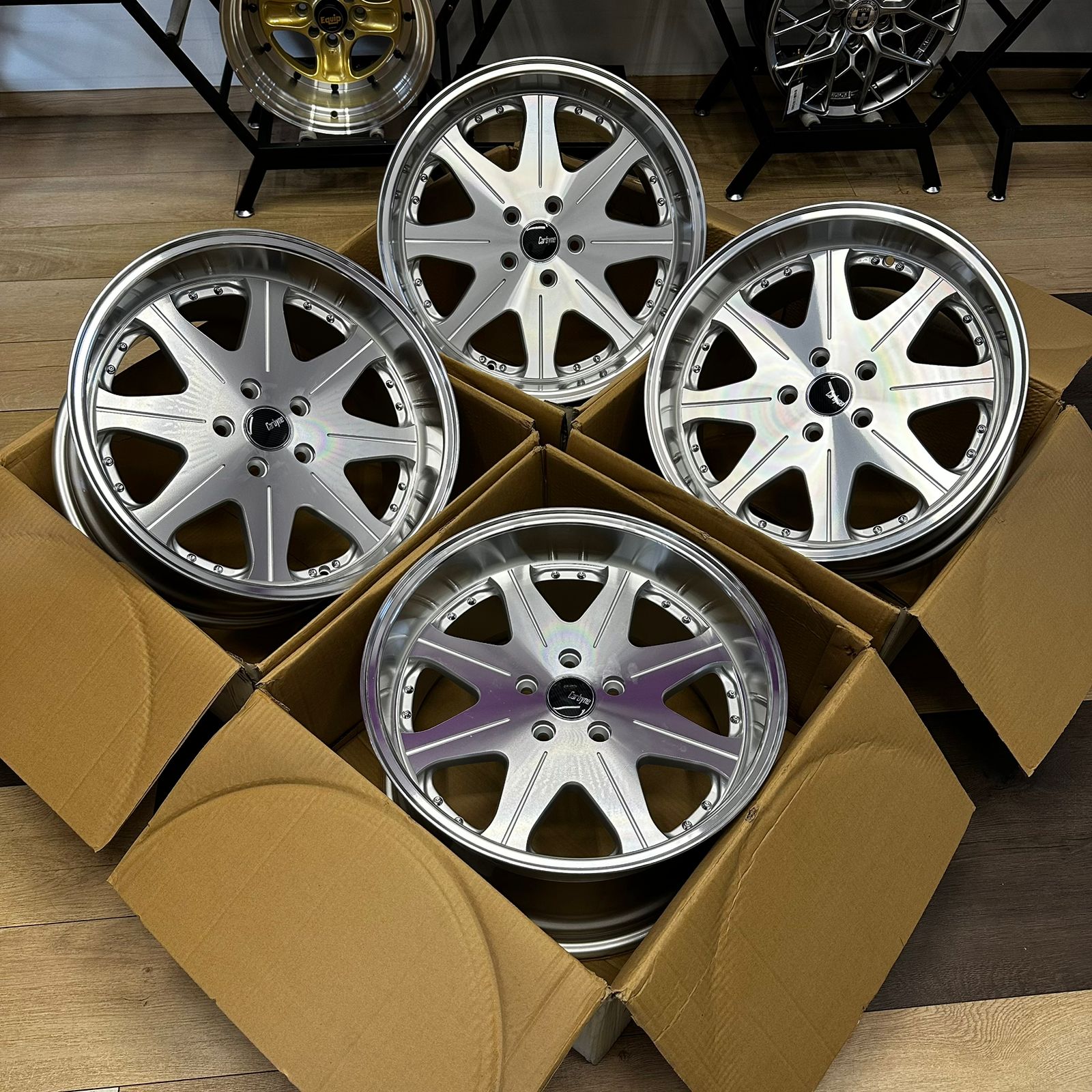 Комплект редких дисков Leon Hardiritt Waffe R18 9.5j ET30 5x114.3 с полкой 2