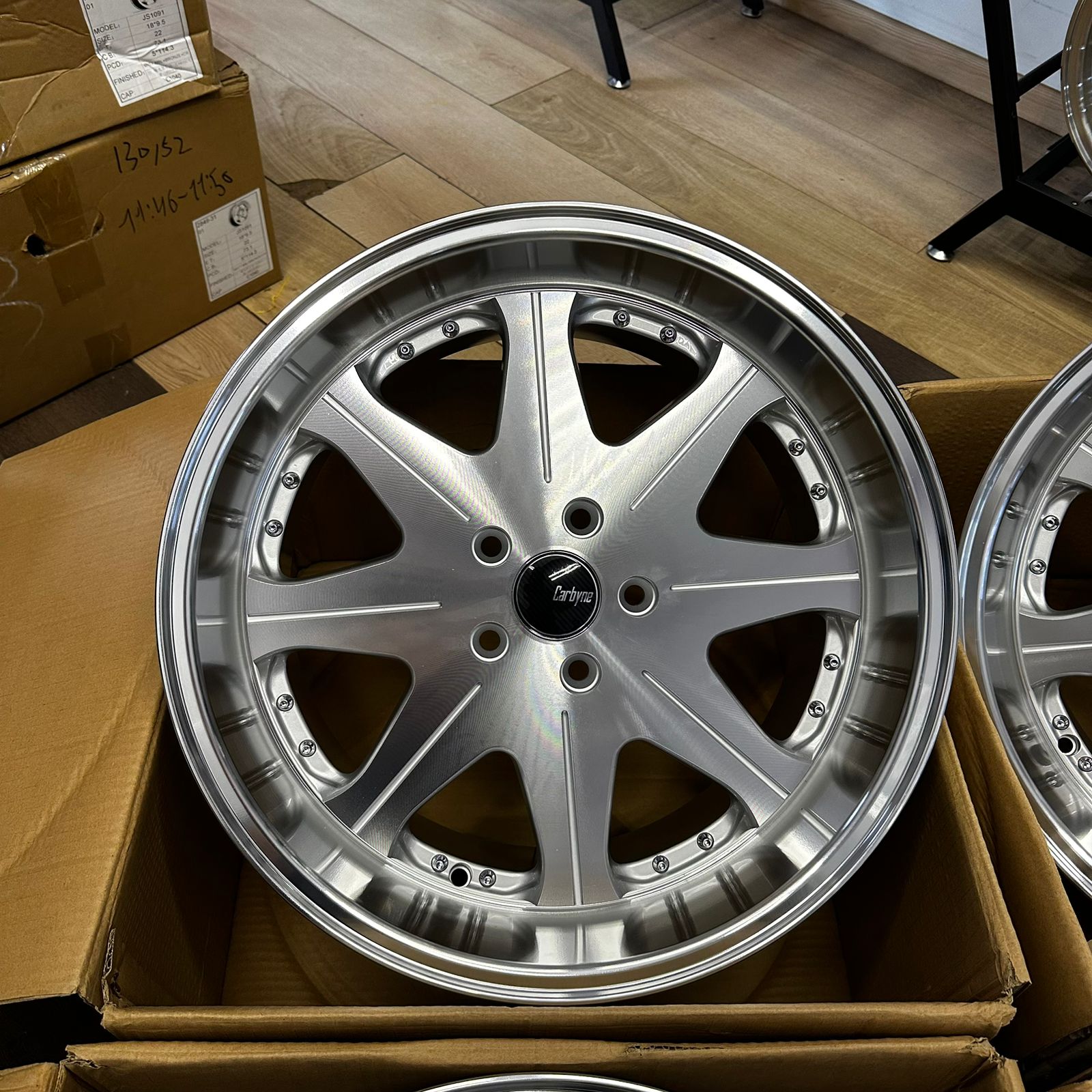 Комплект редких дисков Leon Hardiritt Waffe R18 9.5j ET30 5x114.3 с полкой 3
