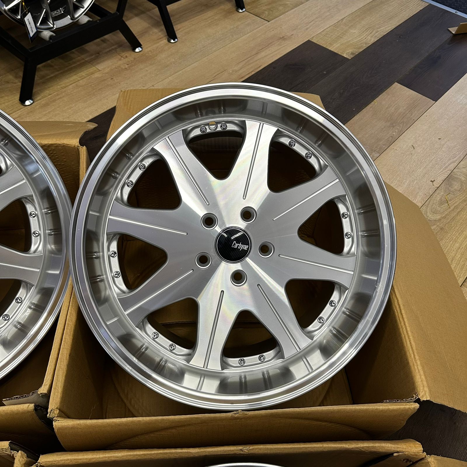 Комплект редких дисков Leon Hardiritt Waffe R18 9.5j ET30 5x114.3 с полкой 4