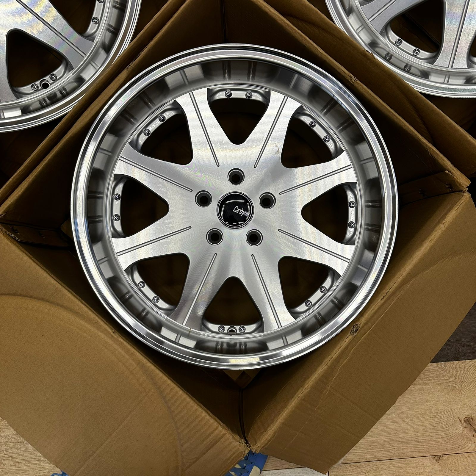 Комплект редких дисков Leon Hardiritt Waffe R18 9.5j ET30 5x114.3 с полкой 6