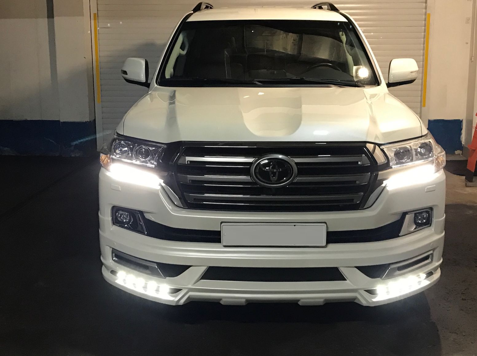 Обвес WALD на Land Cruiser 200 2016+ без фендеров 1