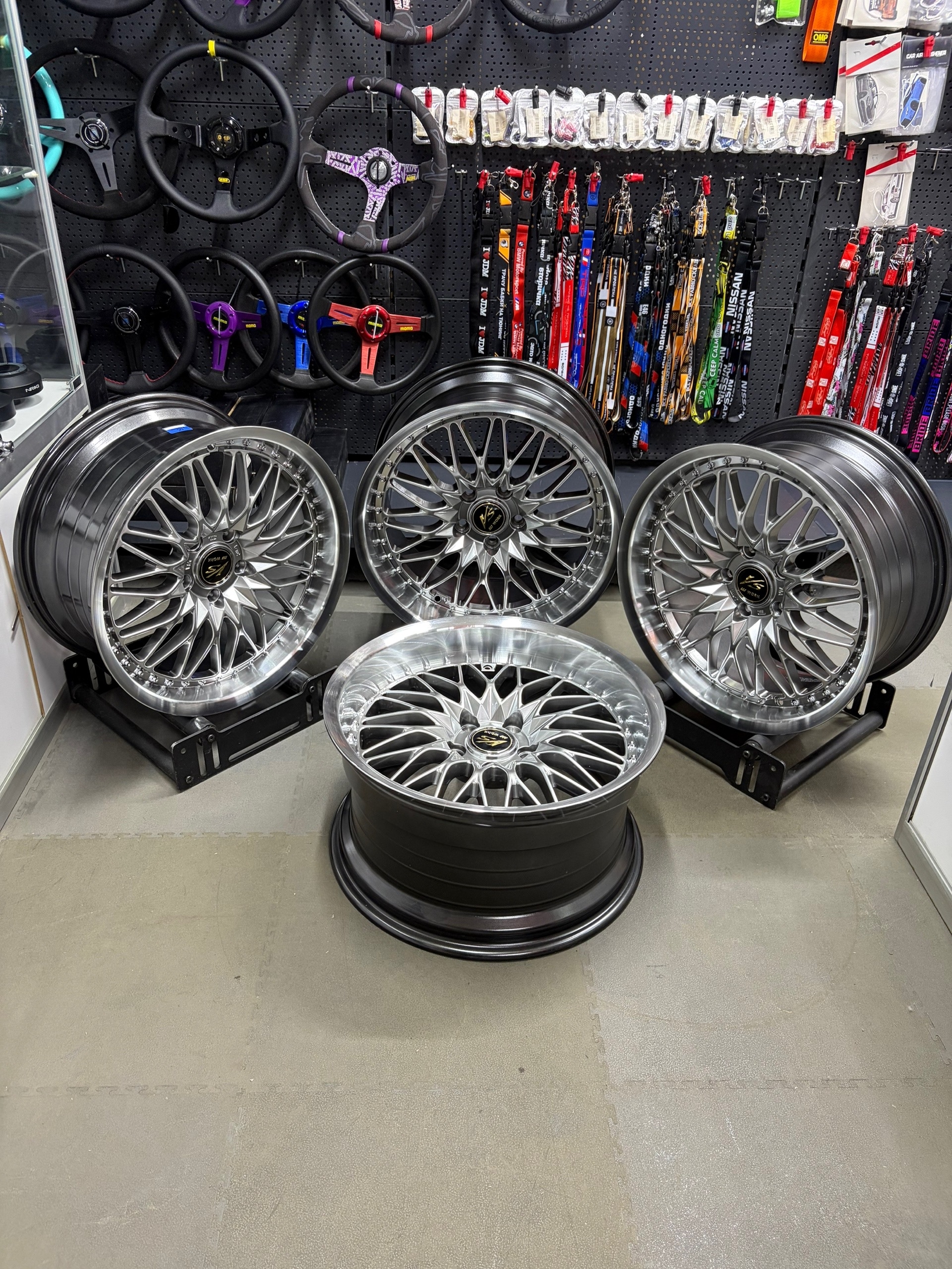 Комплект дисков Work VS R18 8.5J ET35 5x114.3